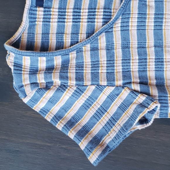 American Eagle junior striped top size small - Picture 5 of 8